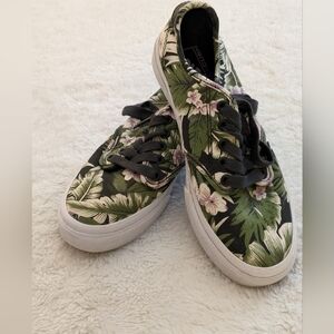 Like New: Vans UltraCush Tropical/Floral Sneaker Women’s 7